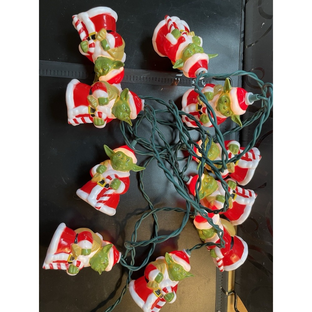 Yoda Christmas Light String Set 10 Heads Santa Hat Disney Star Wars Blow Mold